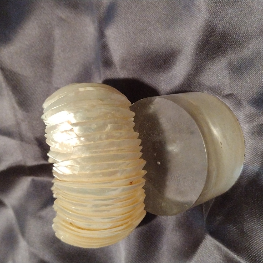 Beautiful mother of pearl expansion bracelet